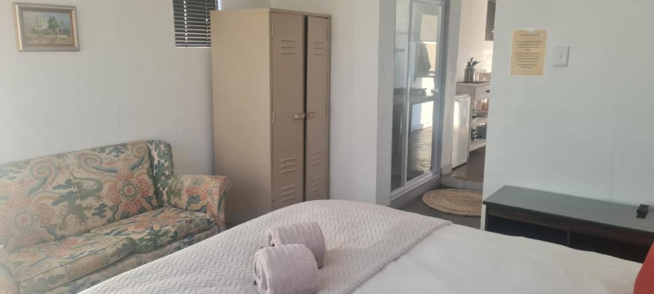 Dewdrop Farm Stay Эрмело Экстерьер фото