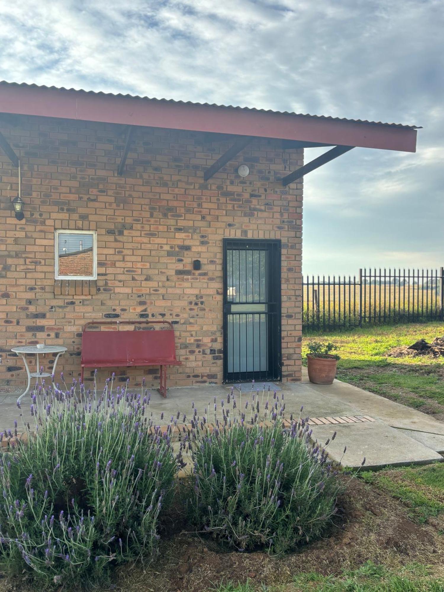 Dewdrop Farm Stay Эрмело Экстерьер фото